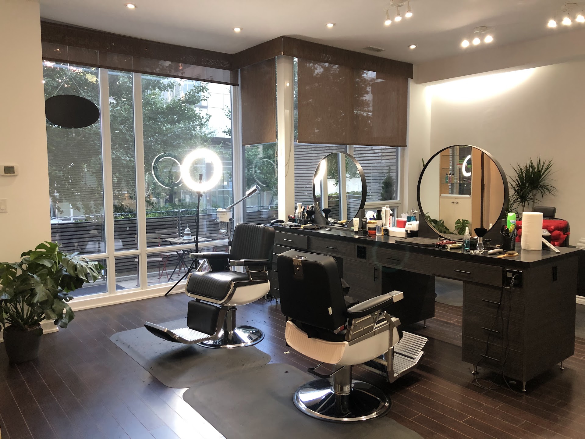 Warm interior with plants and mirrors at Ako Barbershop
